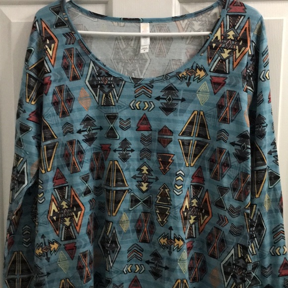 💕LULAROE MEDIUM LYNNAE💕 long sleeve 😍 - Picture 1 of 8